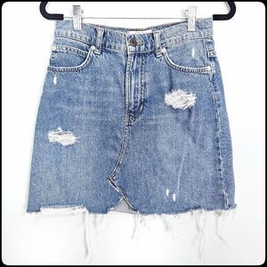 FREE PEOPLE We The Free Distressed Raw Hem Med Wash Denim Mini Skirt Size: 25